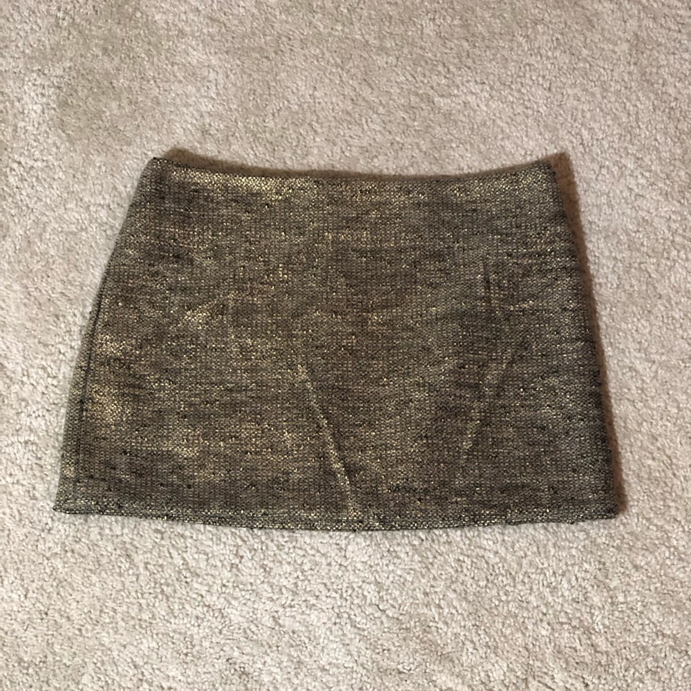 Gold/black mini skirt for fall/winter - size L